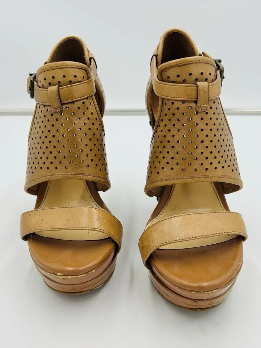 Gianni Bini Camel Leather Wooden Perforated Wedge Platform Sandal Sz 6.5